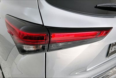 2023 Toyota Highlander Hybrid Platinum