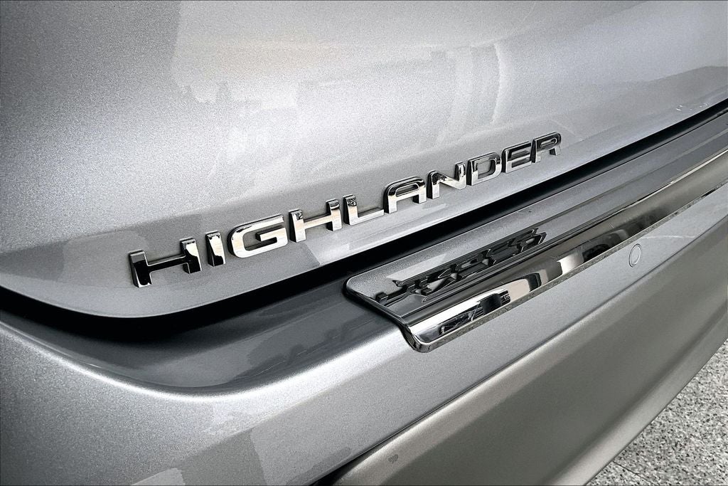 2023 Toyota Highlander Hybrid Platinum