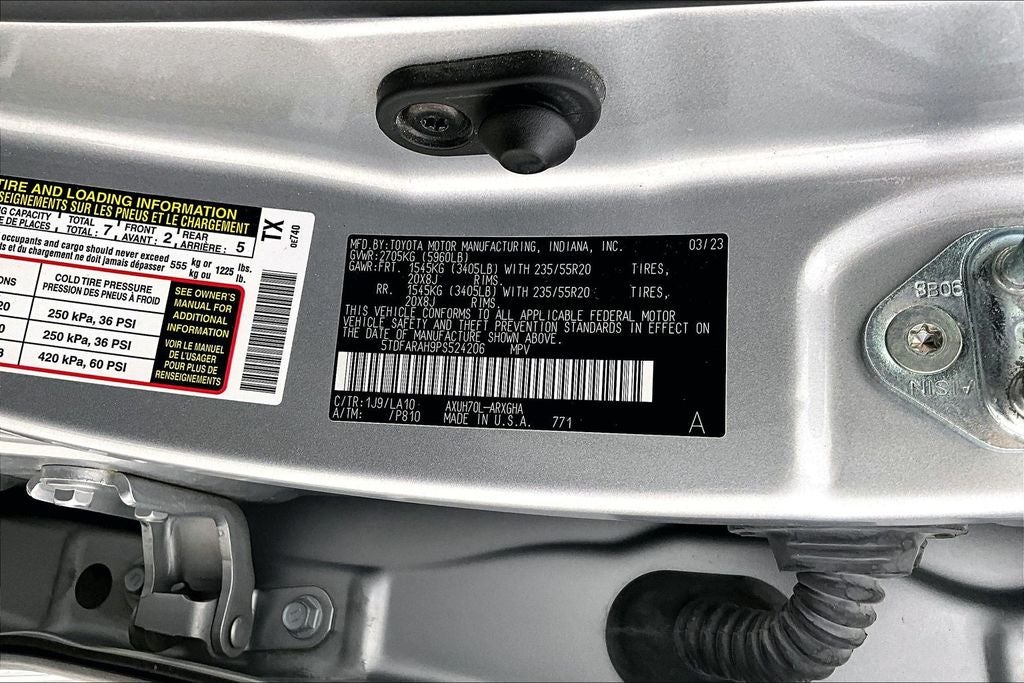 2023 Toyota Highlander Hybrid Platinum