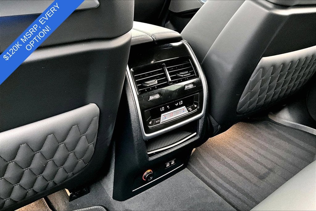 2024 BMW X7 M60i