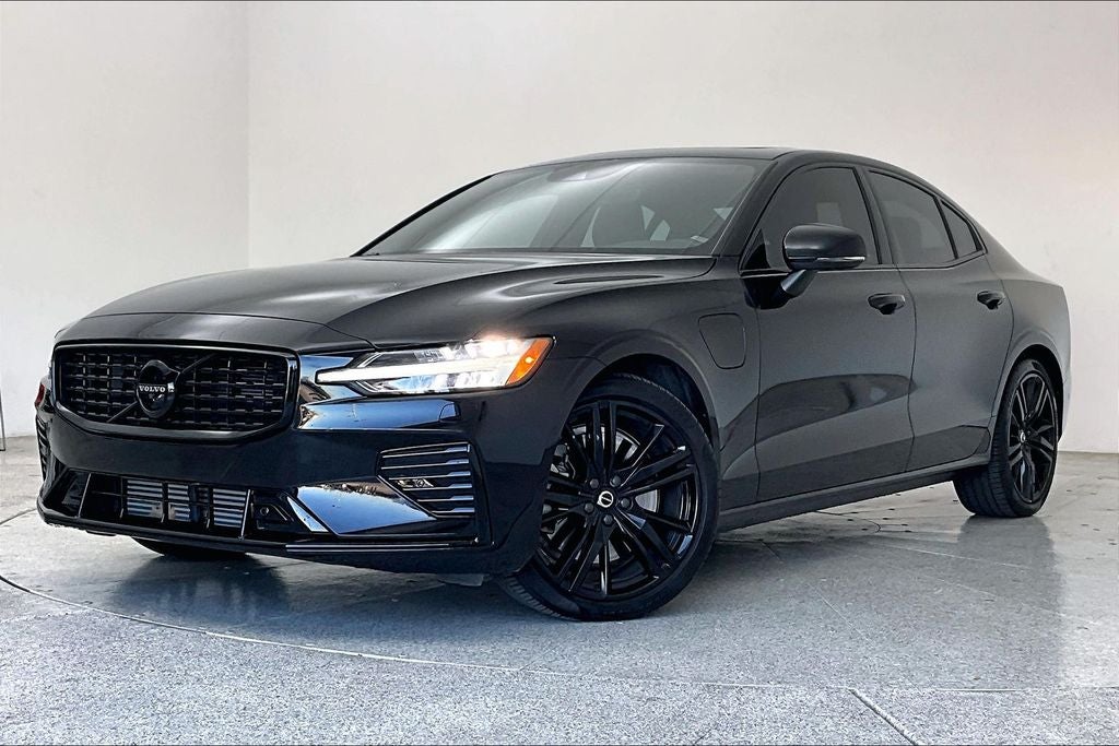2022 Volvo S60 Recharge Plug-In Hybrid T8 Black Edition R-Design Extended Range