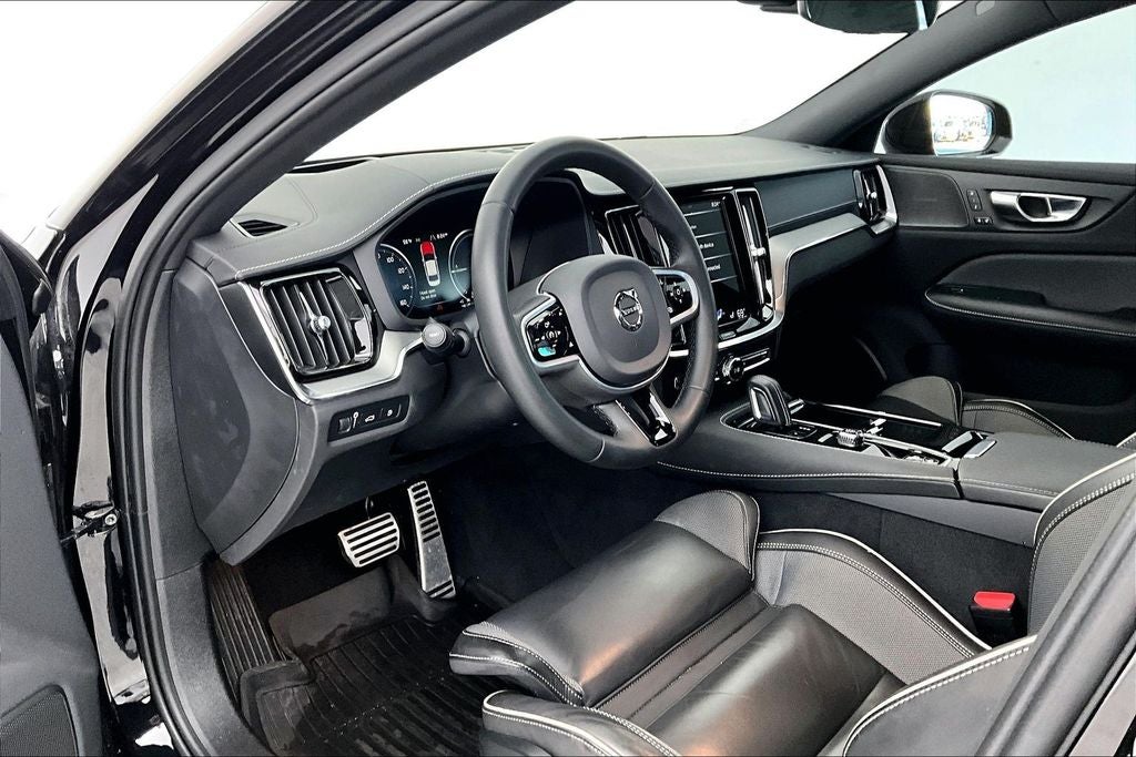 2022 Volvo S60 Recharge Plug-In Hybrid T8 Black Edition R-Design Extended Range