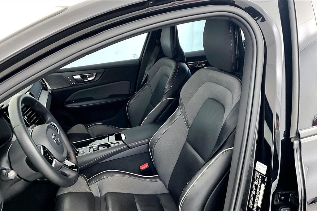 2022 Volvo S60 Recharge Plug-In Hybrid T8 Black Edition R-Design Extended Range