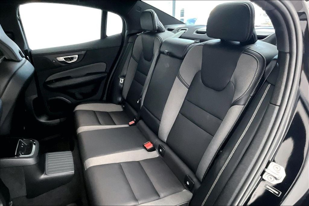 2022 Volvo S60 Recharge Plug-In Hybrid T8 Black Edition R-Design Extended Range