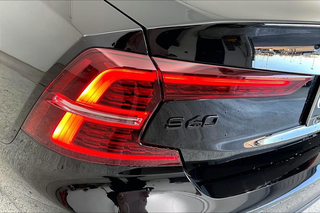 2022 Volvo S60 Recharge Plug-In Hybrid T8 Black Edition R-Design Extended Range