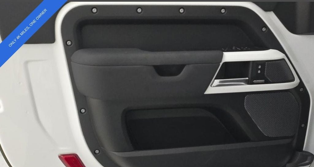 2023 Land Rover Defender 90 SE