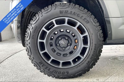 2025 Land Rover Defender 110 OCTA