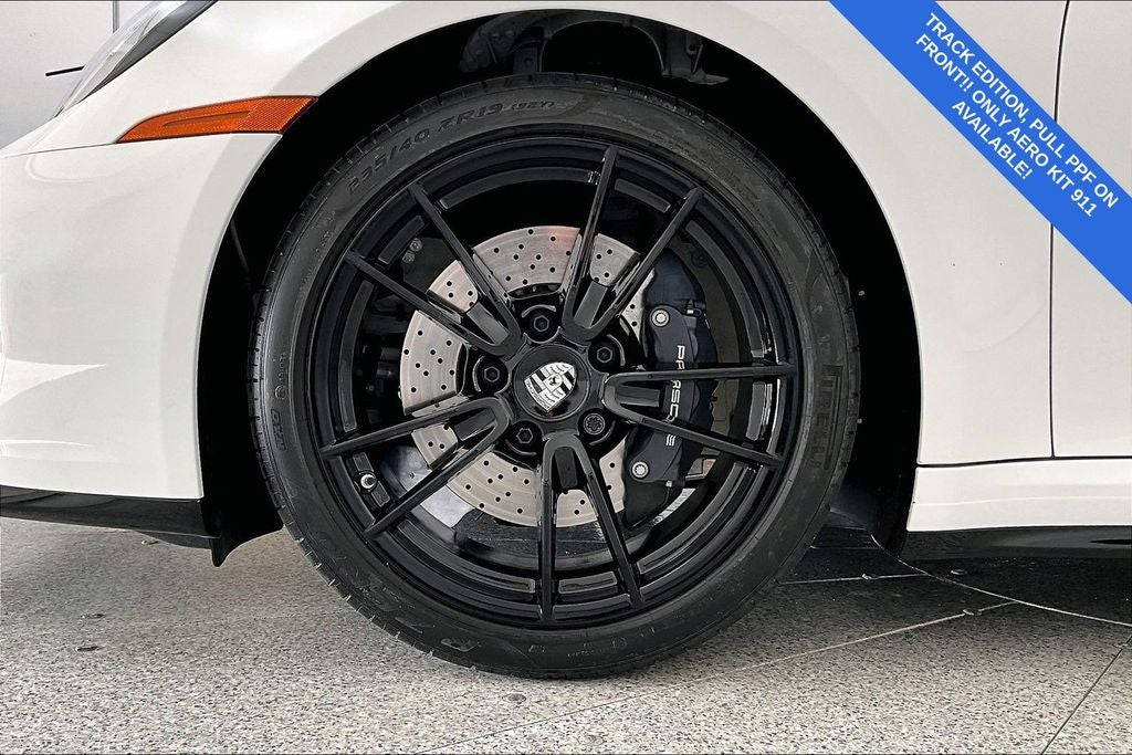 2025 Porsche 911 Carrera