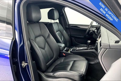 2023 Porsche Macan Base