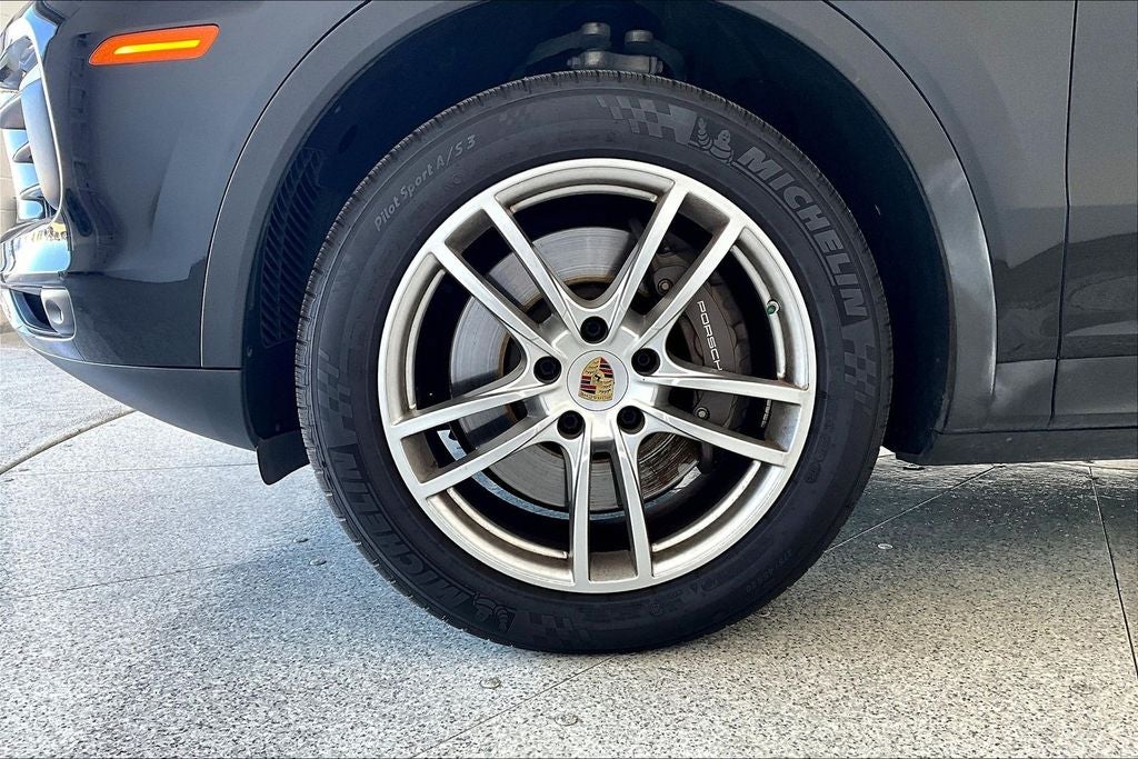 2022 Porsche Cayenne Base