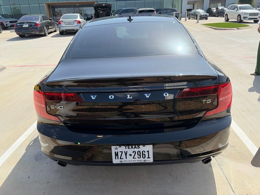 2017 Volvo S90 T5 Momentum