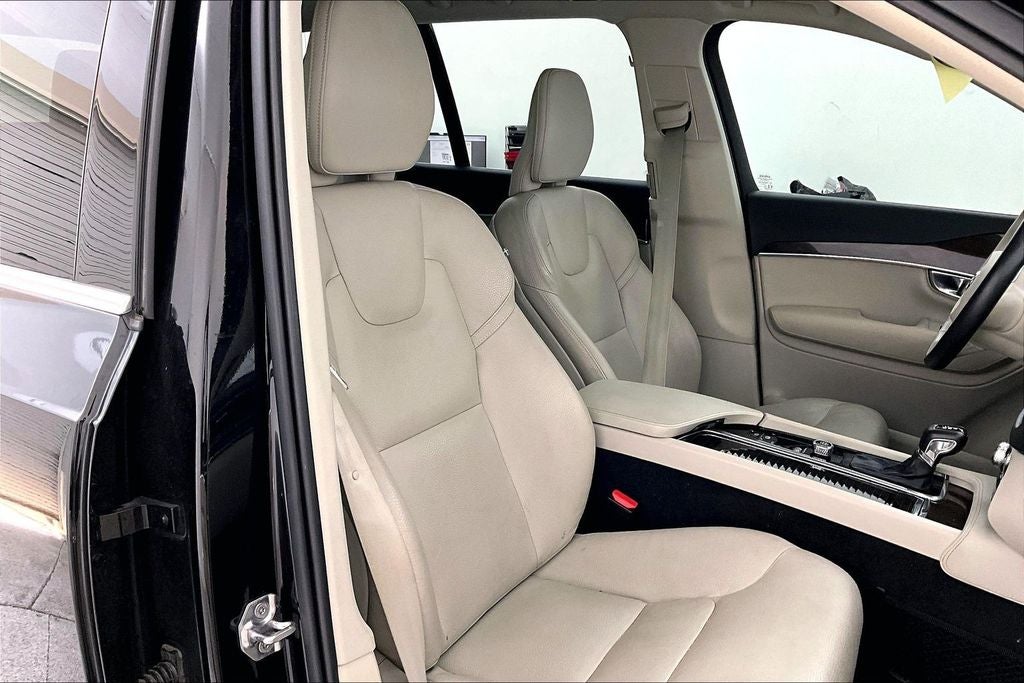 2019 Volvo XC90 T5 Momentum