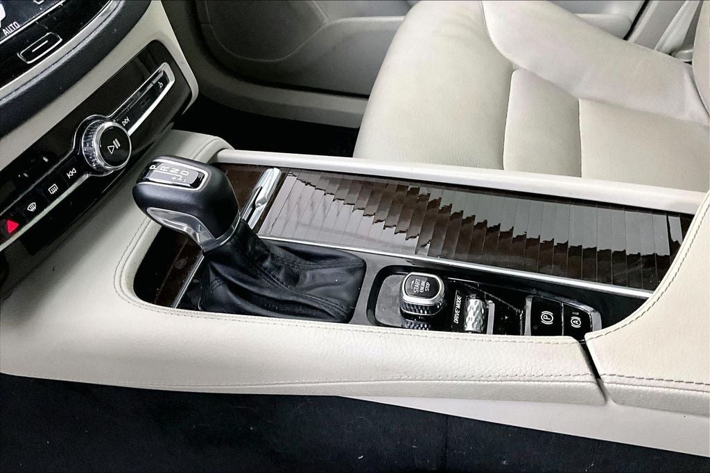 2019 Volvo XC90 T5 Momentum