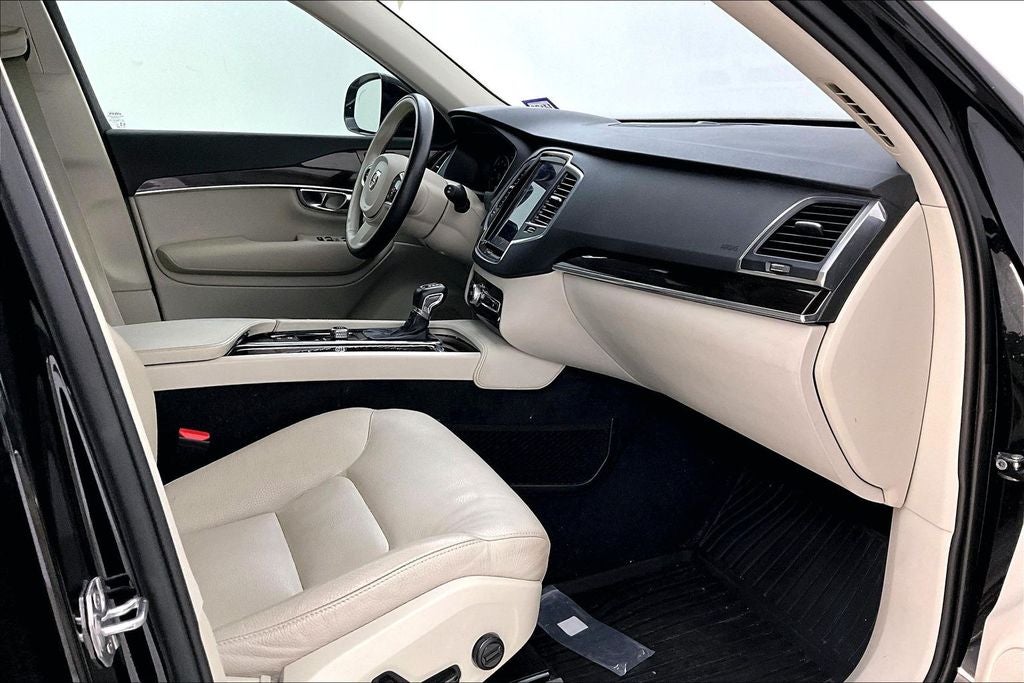 2019 Volvo XC90 T5 Momentum