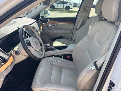 2022 Volvo XC90 T5 Momentum