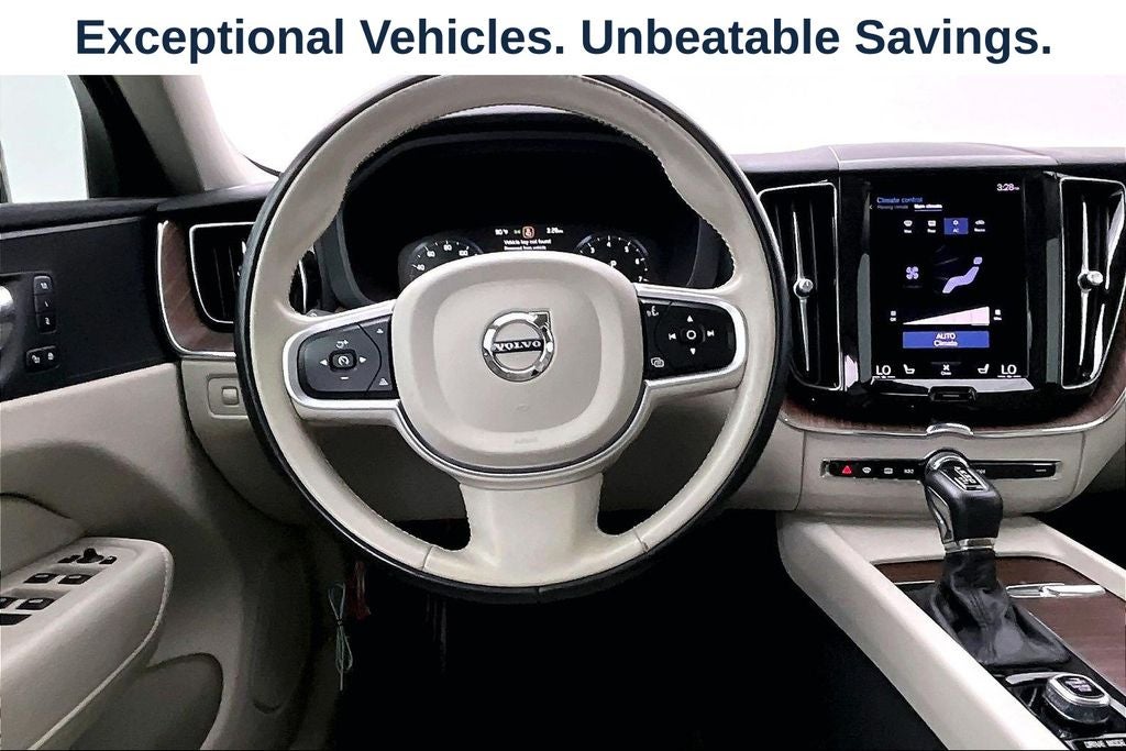 2021 Volvo XC60 T5 Momentum