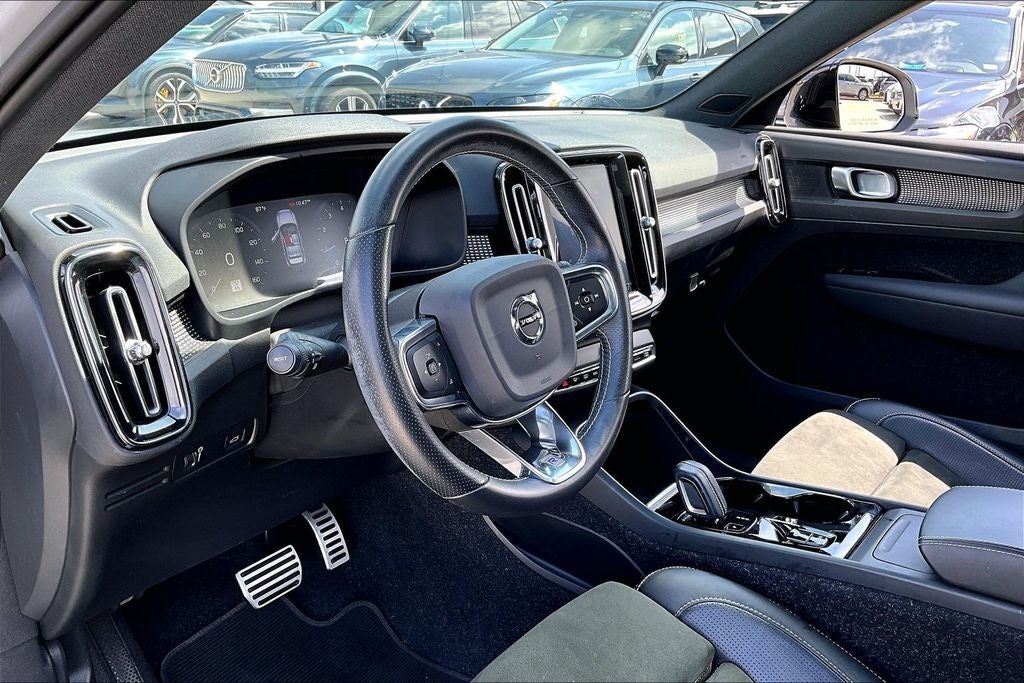 2020 Volvo XC40 R-Design