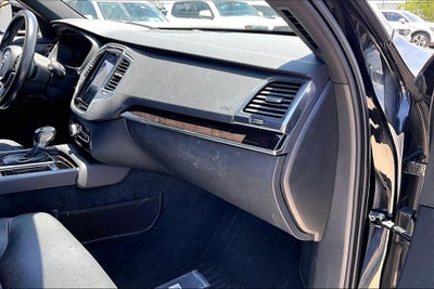 2019 Volvo XC90 T6 Momentum