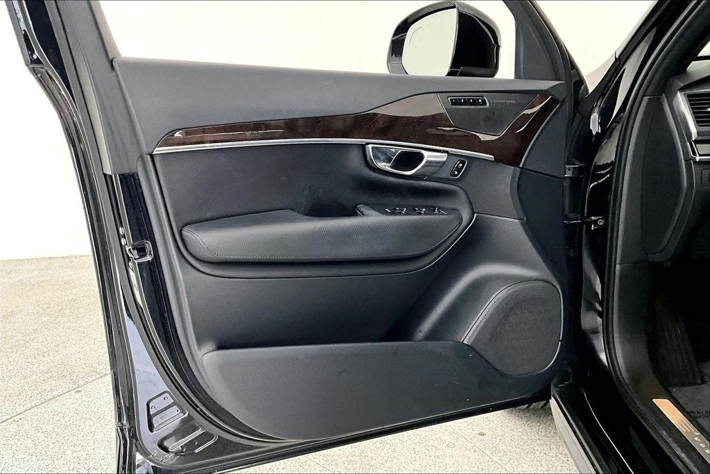 2019 Volvo XC90 T6 Momentum