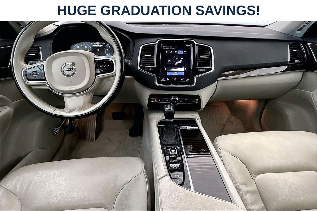 2016 Volvo XC90 T6 Momentum