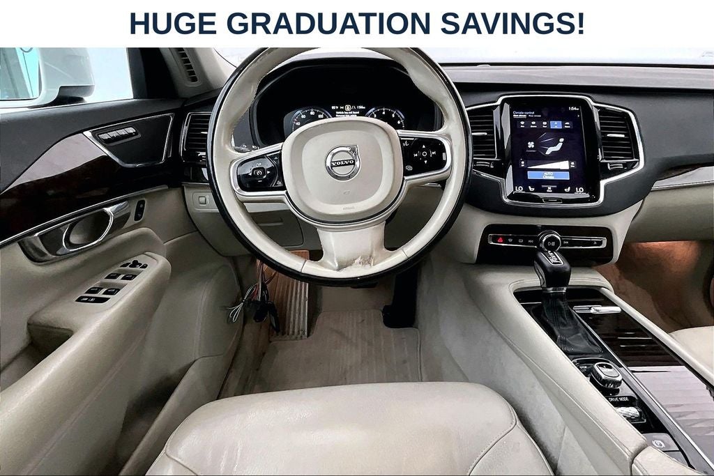 2016 Volvo XC90 T6 Momentum