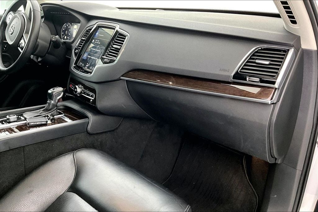 2018 Volvo XC90 T6 Momentum