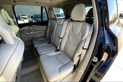 2016 Volvo XC90 T6 Momentum
