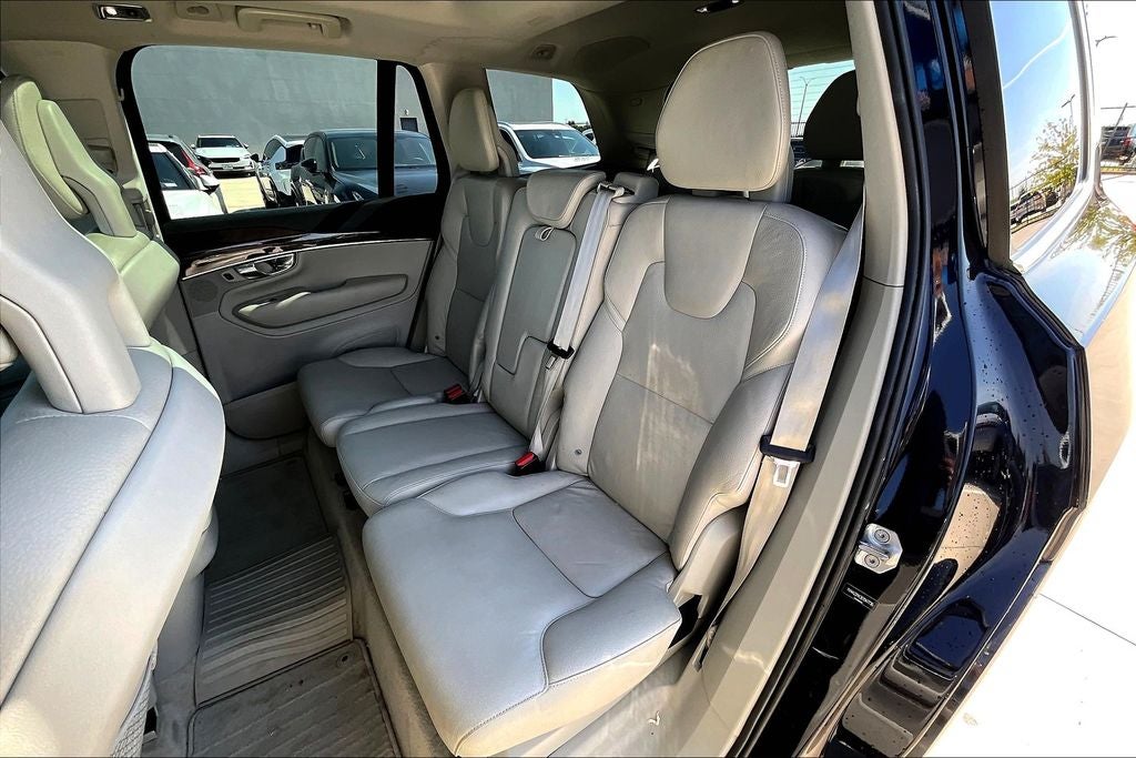 2016 Volvo XC90 T6 Momentum