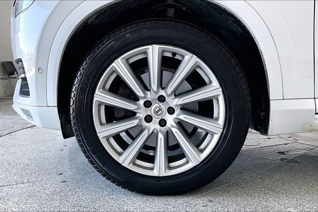 2017 Volvo XC90 T6 Momentum