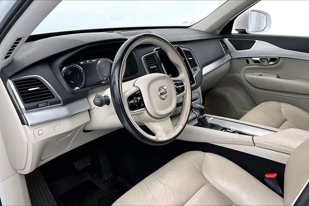 2017 Volvo XC90 T6 Momentum