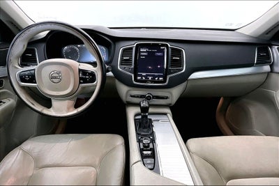 2017 Volvo XC90 T6 Momentum