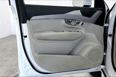 2017 Volvo XC90 T6 Momentum