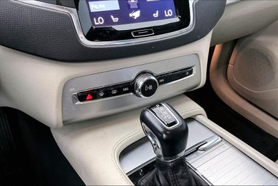 2017 Volvo XC90 T6 Momentum