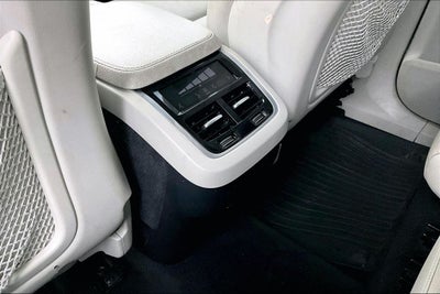 2017 Volvo XC90 T6 Momentum