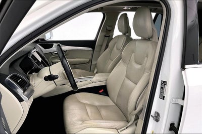 2017 Volvo XC90 T6 Momentum