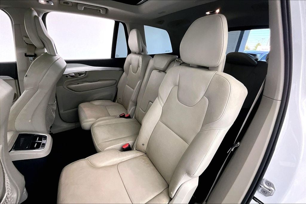 2017 Volvo XC90 T6 Momentum