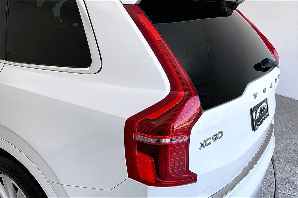 2017 Volvo XC90 T6 Momentum