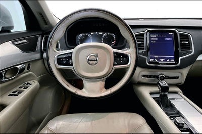 2017 Volvo XC90 T6 Momentum