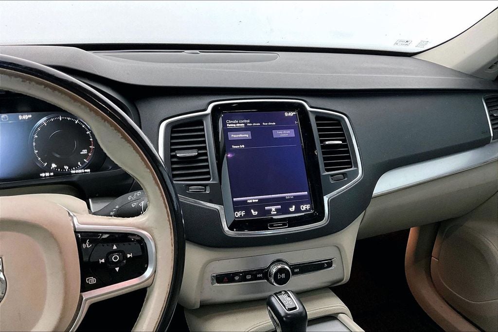 2017 Volvo XC90 T6 Momentum