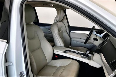 2017 Volvo XC90 T6 Momentum