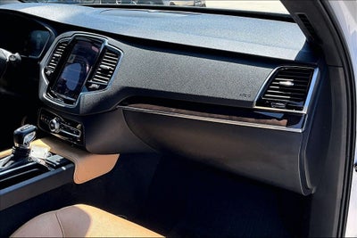 2017 Volvo XC90 T6 Momentum