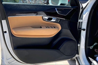 2017 Volvo XC90 T6 Momentum