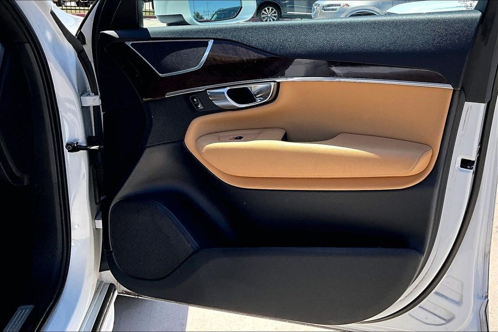2017 Volvo XC90 T6 Momentum