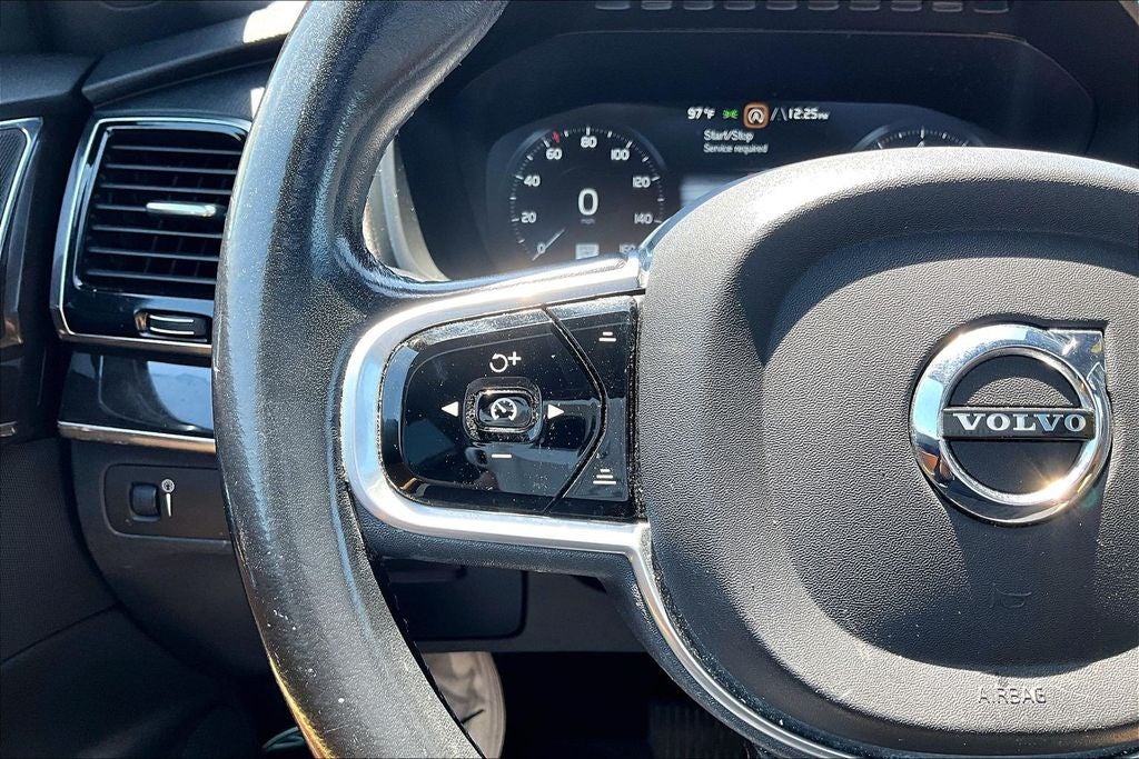 2017 Volvo XC90 T6 Momentum