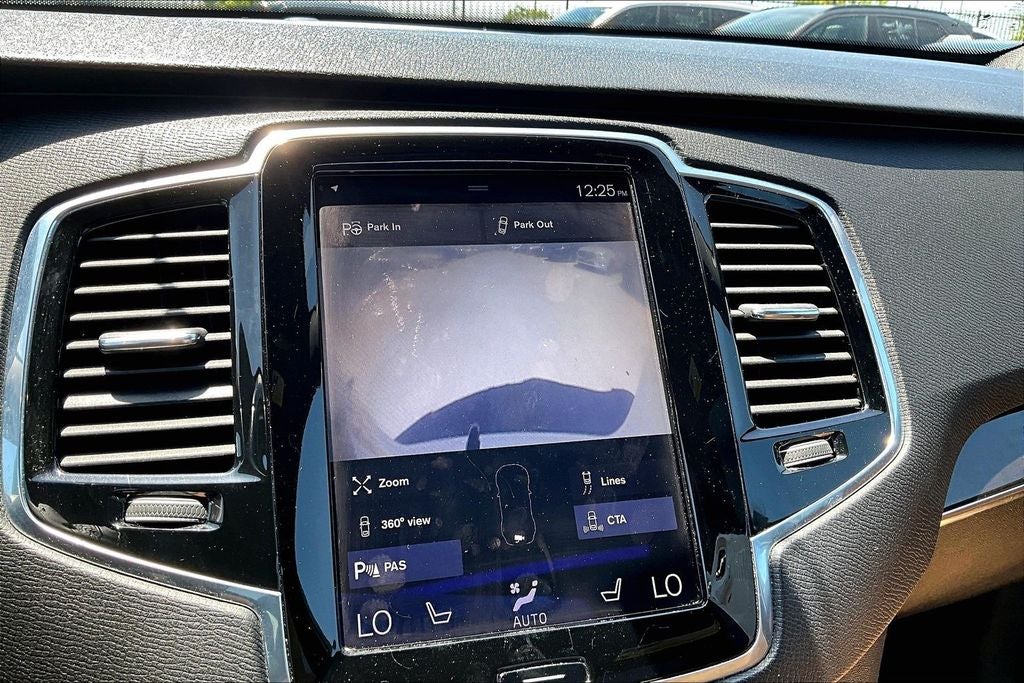 2017 Volvo XC90 T6 Momentum