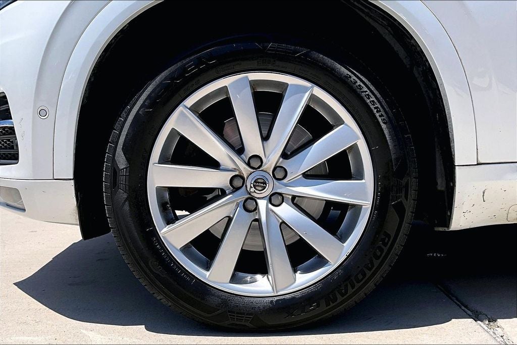 2017 Volvo XC90 T6 Momentum