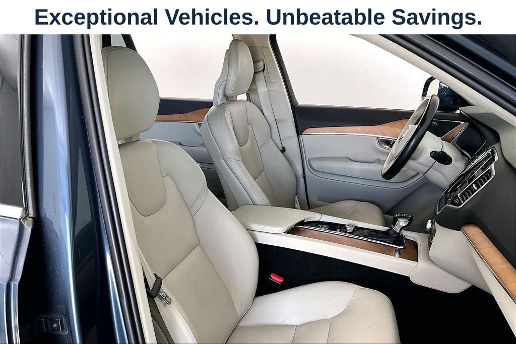 2021 Volvo XC90 T6 Momentum