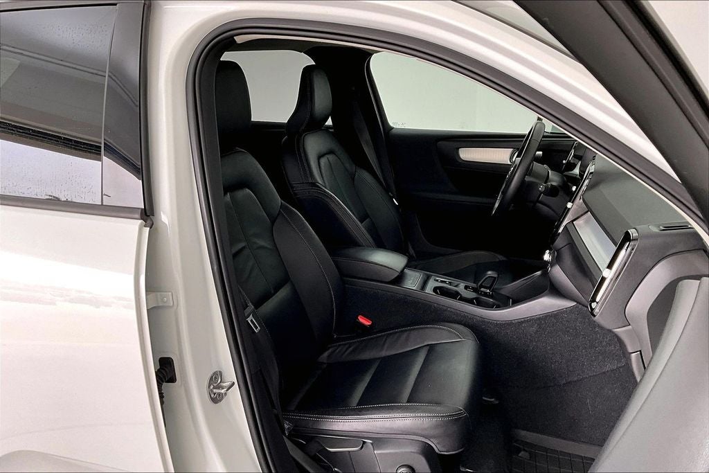 2022 Volvo XC40 Momentum