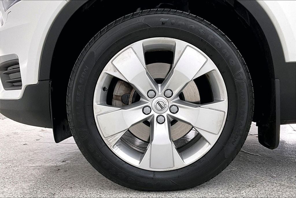 2022 Volvo XC40 Momentum