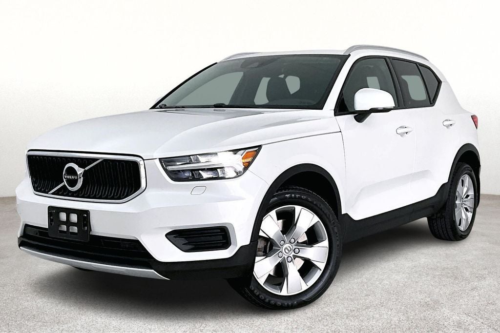 2022 Volvo XC40 Momentum